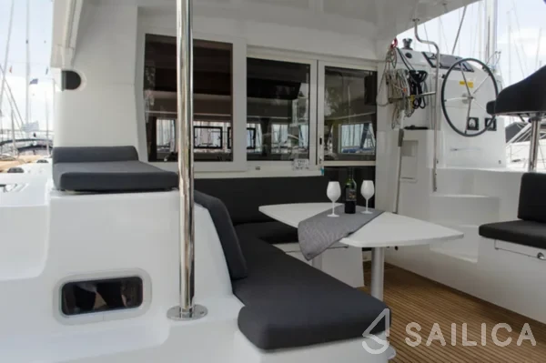 Lagoon 40 - Yacht Charter Sailica