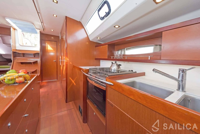 Oceanis 50 - Yacht Charter Sailica
