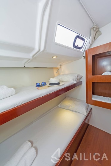 Oceanis 50 - Yacht Charter Sailica