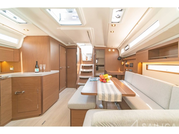 Oceanis 40.1 - Yacht Charter Sailica