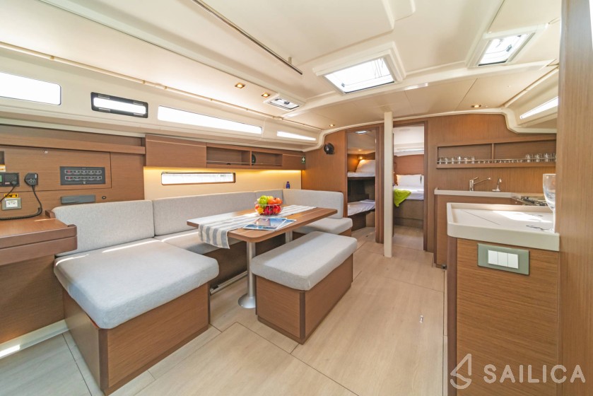 Oceanis 40.1 - Yacht Charter Sailica