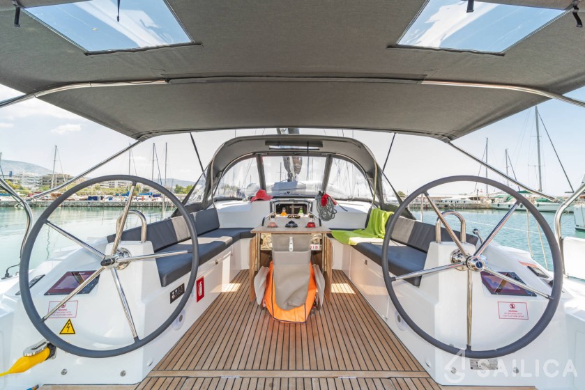 Oceanis 40.1 - Yacht Charter Sailica