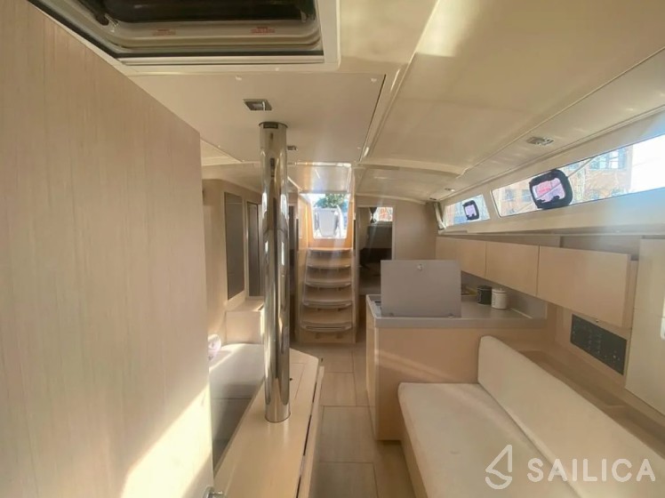 Oceanis 41.1 - Yacht Charter Sailica