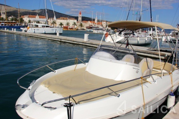Beneteau Flyer 550 - Yacht Charter Sailica
