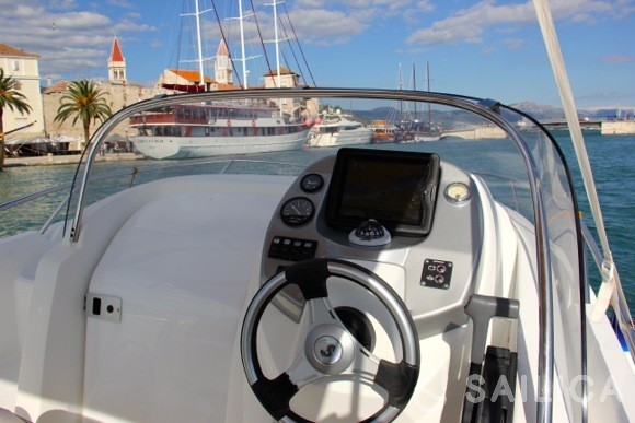 Beneteau Flyer 550 - Yacht Charter Sailica
