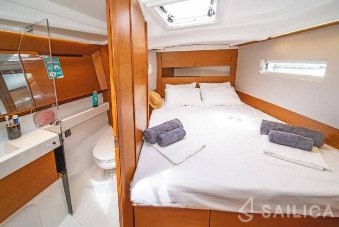 Sun Odyssey 410 - Yacht Charter Sailica