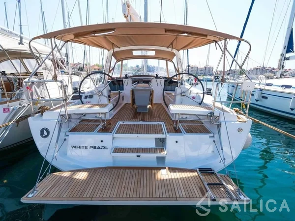 Oceanis 41.1 - Yacht Charter Sailica