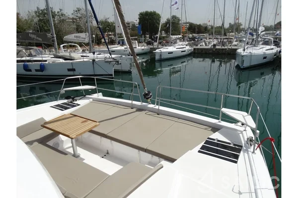 Bali 4.1 - Yacht Charter Sailica