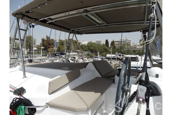 Bali 4.1 - Yacht Charter Sailica