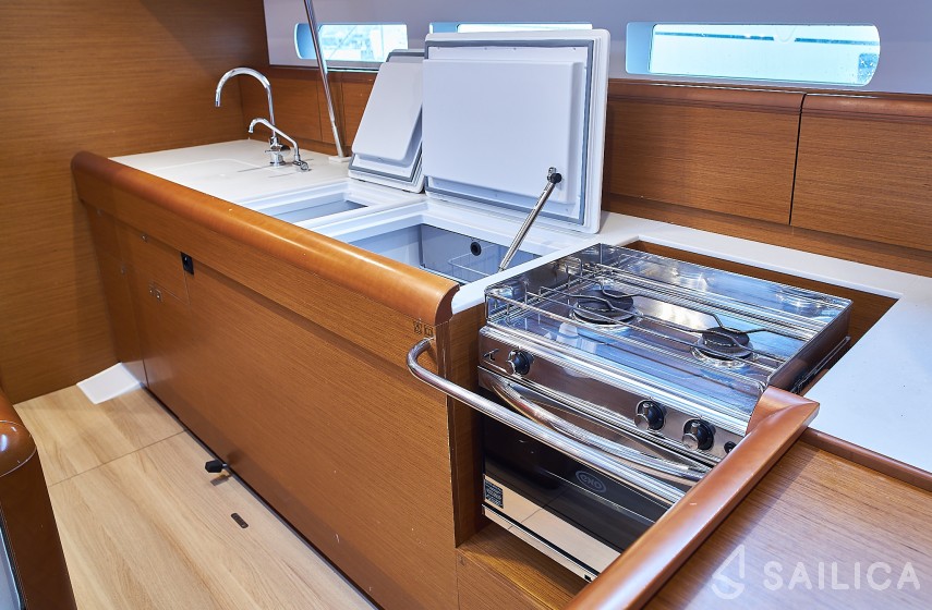 Sun Odyssey 519 - Yacht Charter Sailica