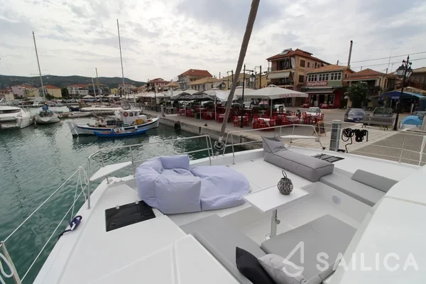 Bali 4.2 - Yacht Charter Sailica