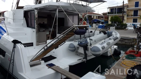 Bali 4.2 - Yacht Charter Sailica