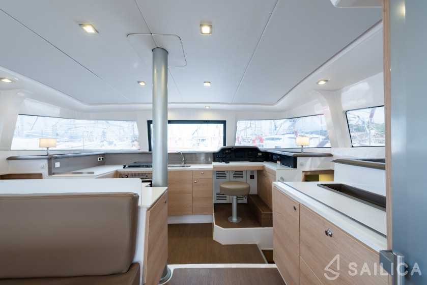 Bali 4.1 - Yacht Charter Sailica