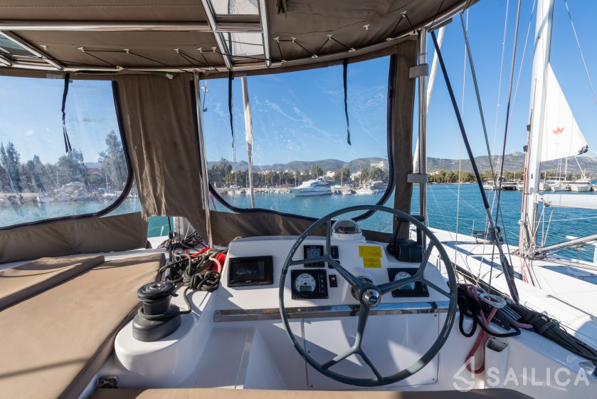 Bali 4.1 - Yacht Charter Sailica