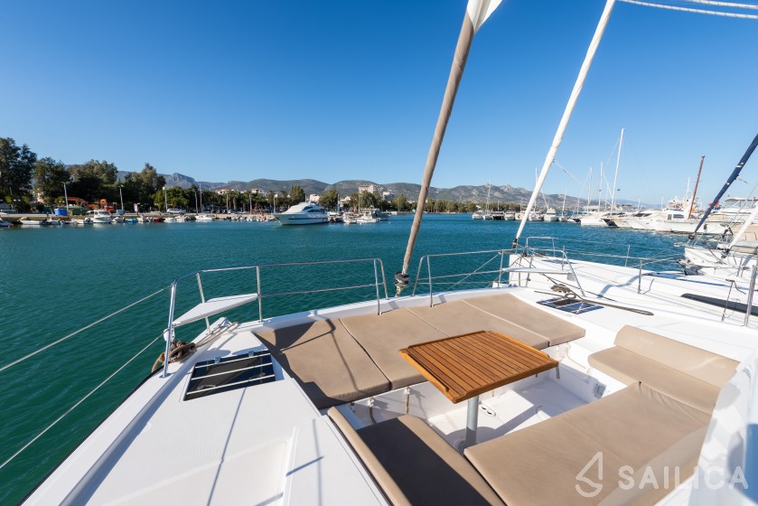 Bali 4.1 - Yacht Charter Sailica