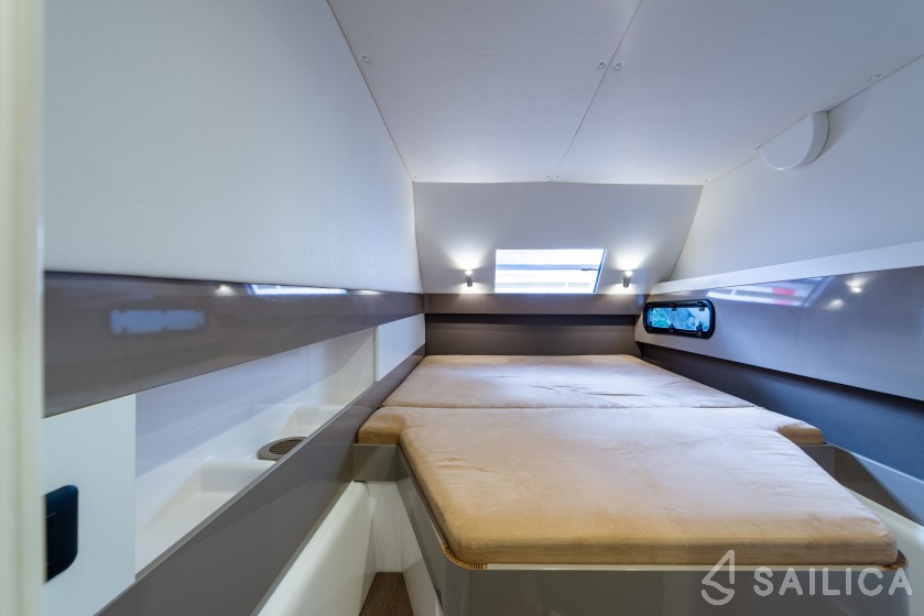 Bali 4.1 - Yacht Charter Sailica