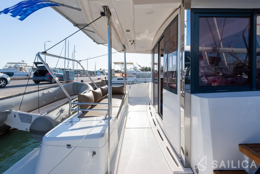 Bali 4.1 - Yacht Charter Sailica