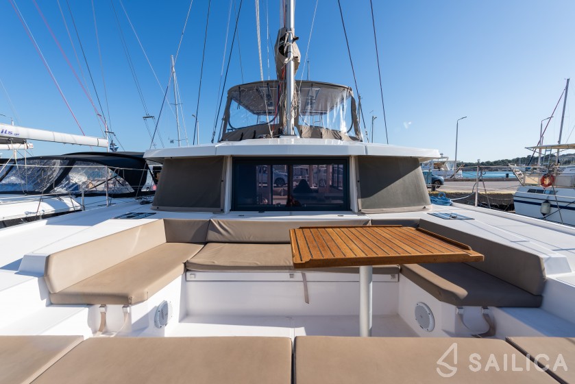 Bali 4.1 - Yacht Charter Sailica