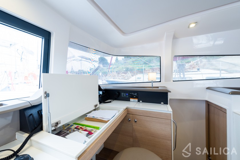 Bali 4.1 - Yacht Charter Sailica