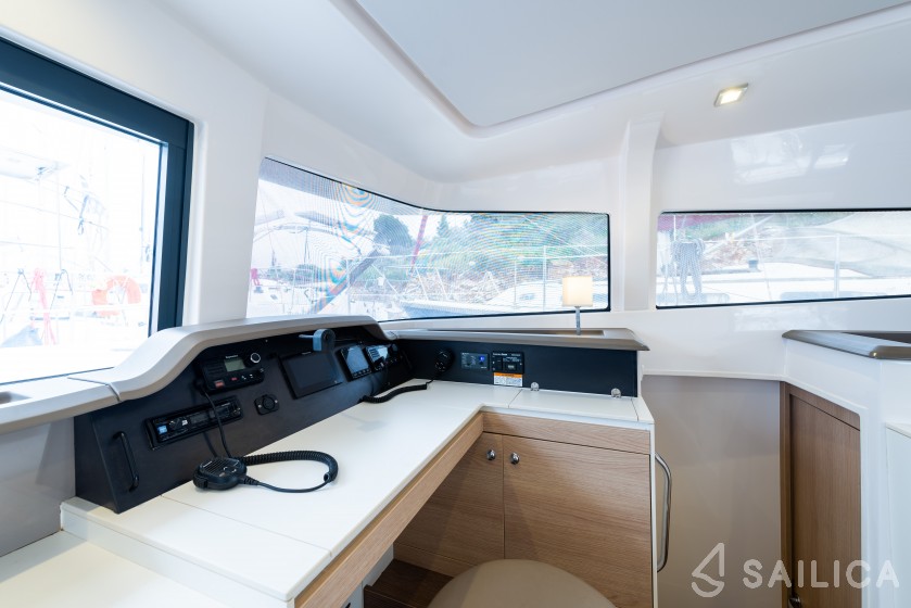 Bali 4.1 - Yacht Charter Sailica