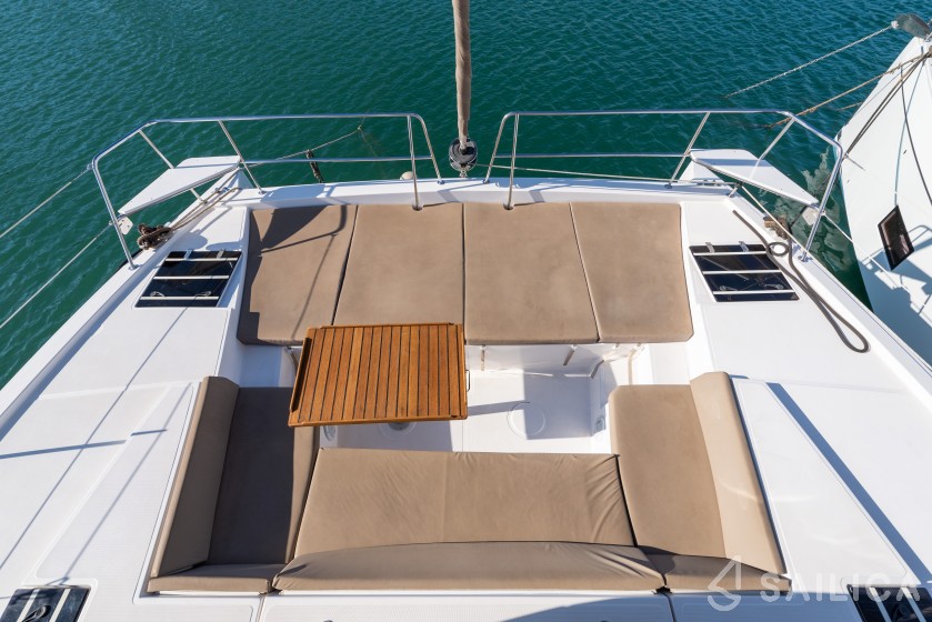 Bali 4.1 - Yacht Charter Sailica