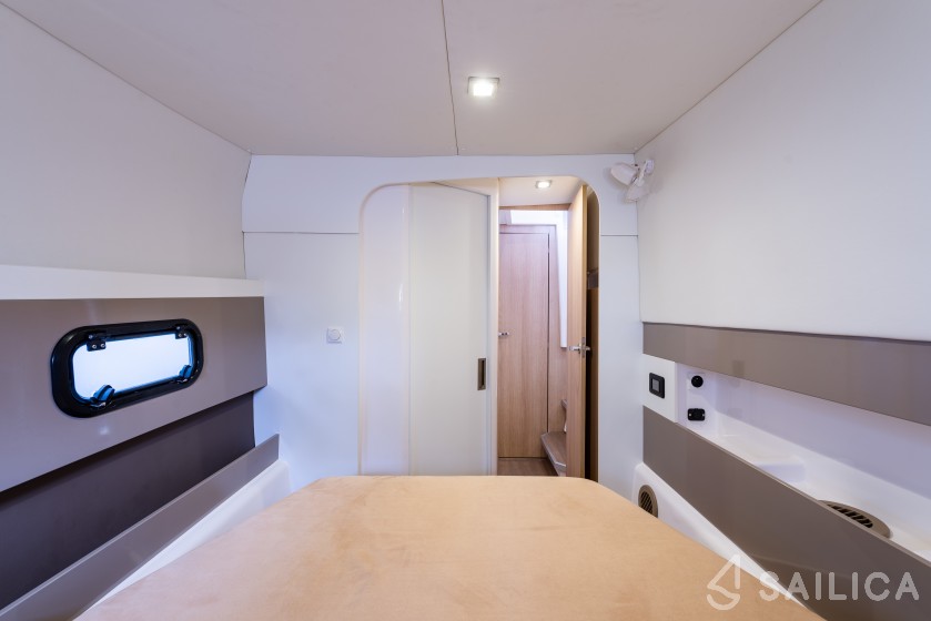 Bali 4.1 - Yacht Charter Sailica