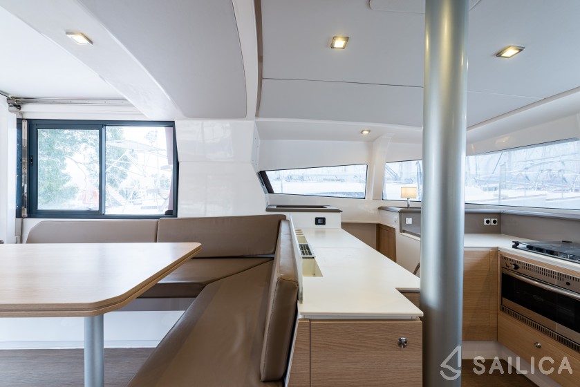 Bali 4.1 - Yacht Charter Sailica