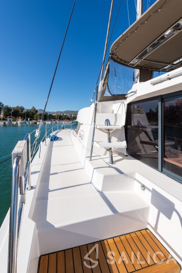 Bali 4.1 - Yacht Charter Sailica