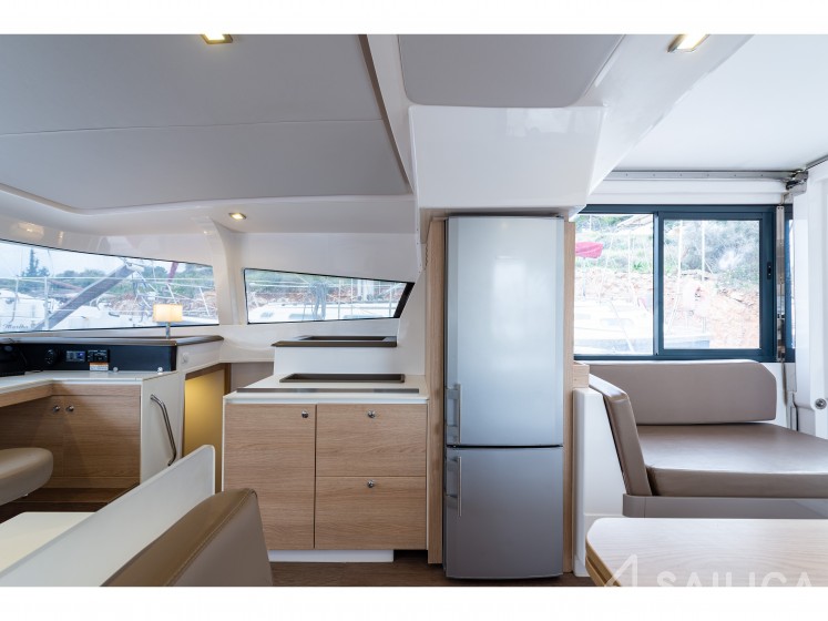 Bali 4.1 - Yacht Charter Sailica
