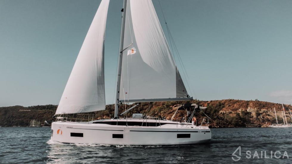 Bavaria C38 - Yacht Charter Sailica