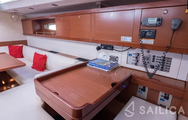 Oceanis 50 - Yacht Charter Sailica