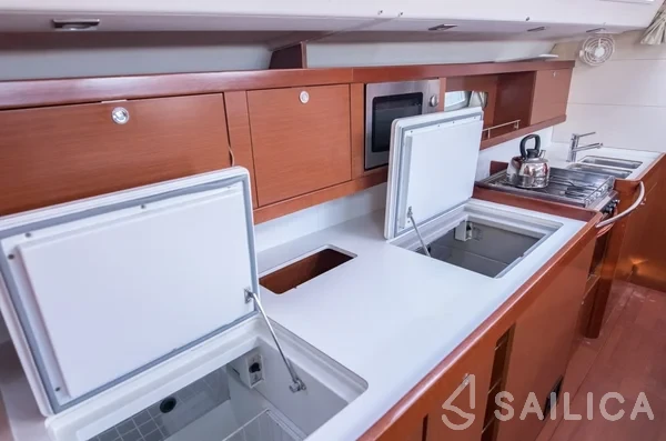 Oceanis 50 - Yacht Charter Sailica