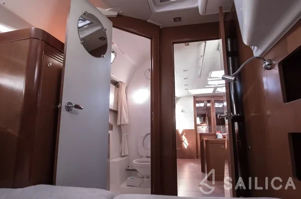 Oceanis 50 - Yacht Charter Sailica