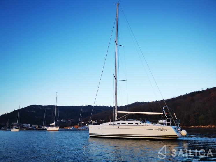 First 35 - Yacht Charter Sailica