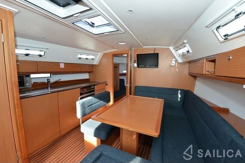 Bavaria 40 Cruiser - Yacht Charter Sailica