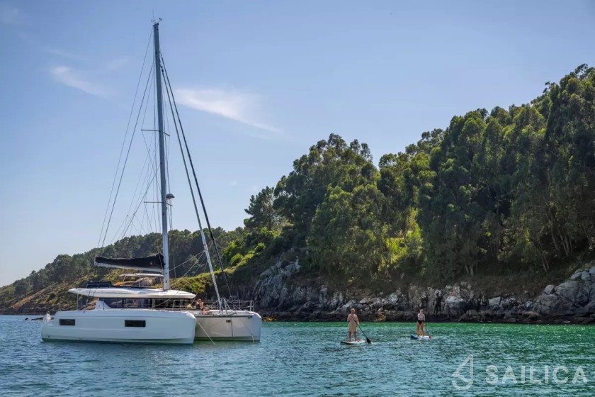 Lagoon 43 Power - Yacht Charter Sailica
