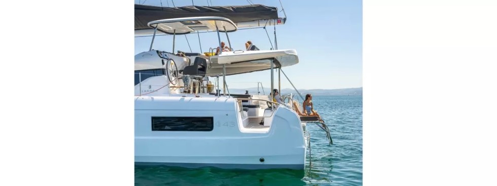Lagoon 43 Power - Yacht Charter Sailica