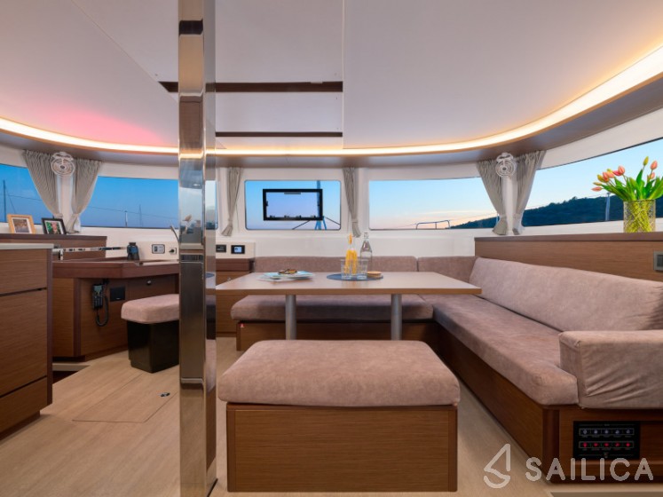 Lagoon 42 - Yacht Charter Sailica