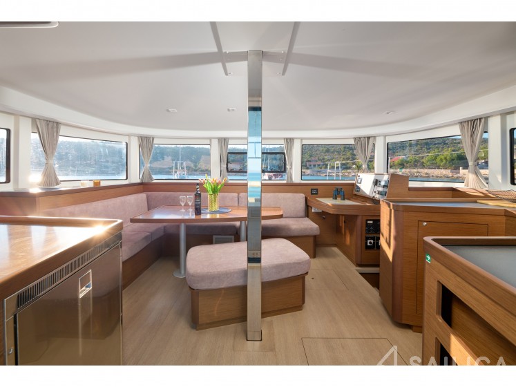Lagoon 42 - Yacht Charter Sailica
