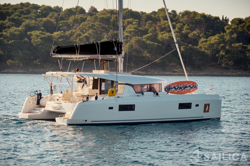 Lagoon 42 - Yacht Charter Sailica