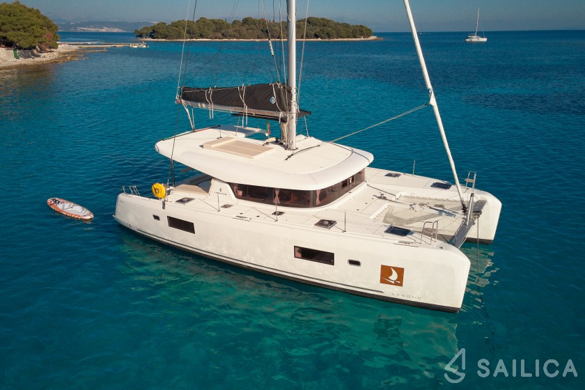 Lagoon 42 - Yacht Charter Sailica