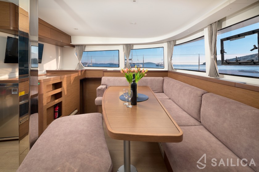 Lagoon 42 - Yacht Charter Sailica