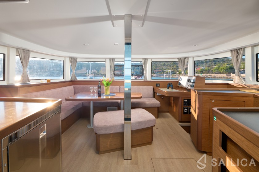 Lagoon 42 - Yacht Charter Sailica