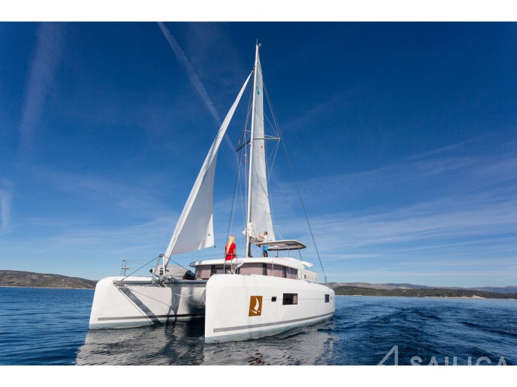 Lagoon 42 - Yacht Charter Sailica