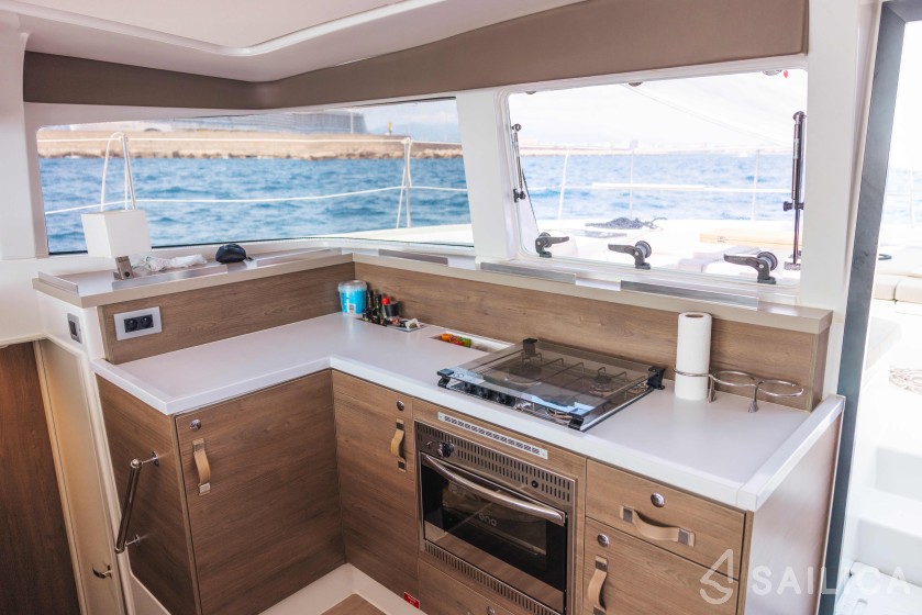 Bali 4.2 - Yacht Charter Sailica