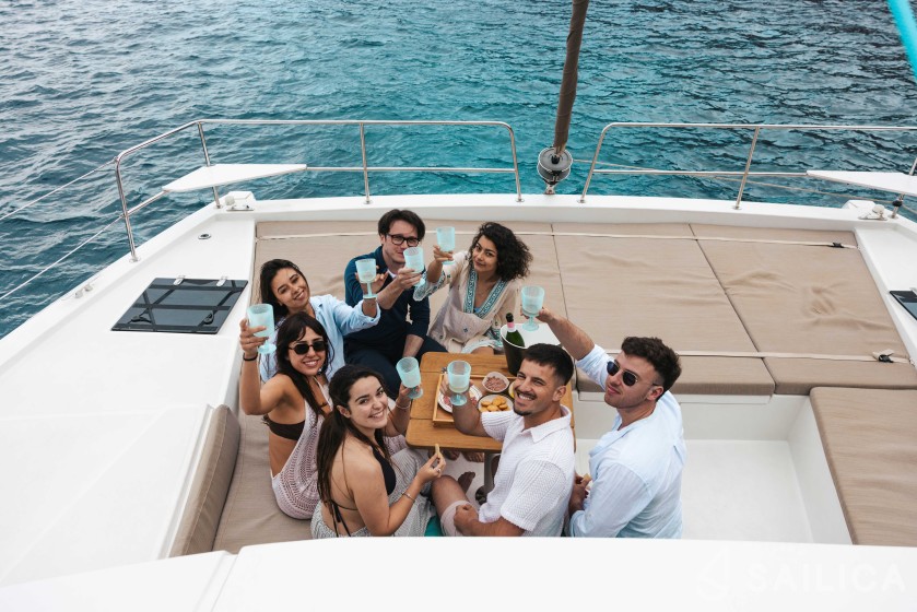 Bali 4.2 - Yacht Charter Sailica