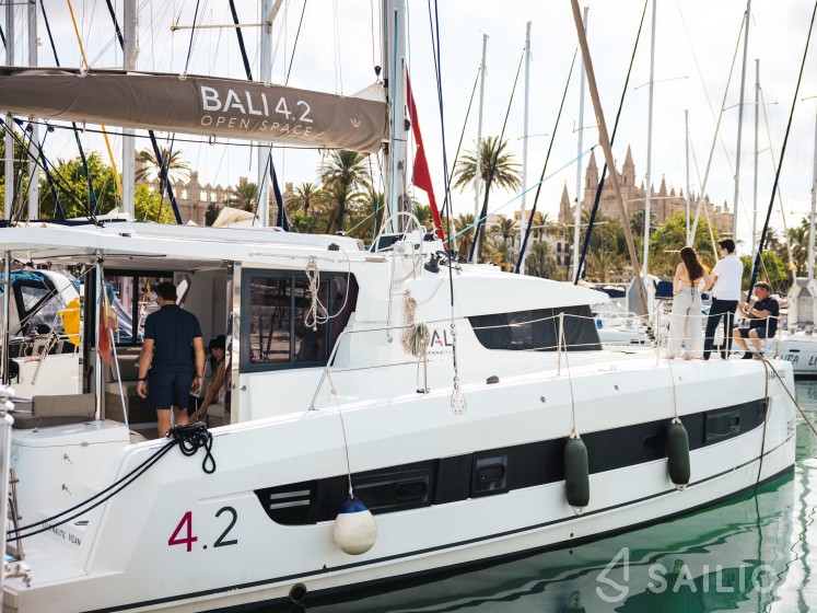 Bali 4.2 - Yacht Charter Sailica