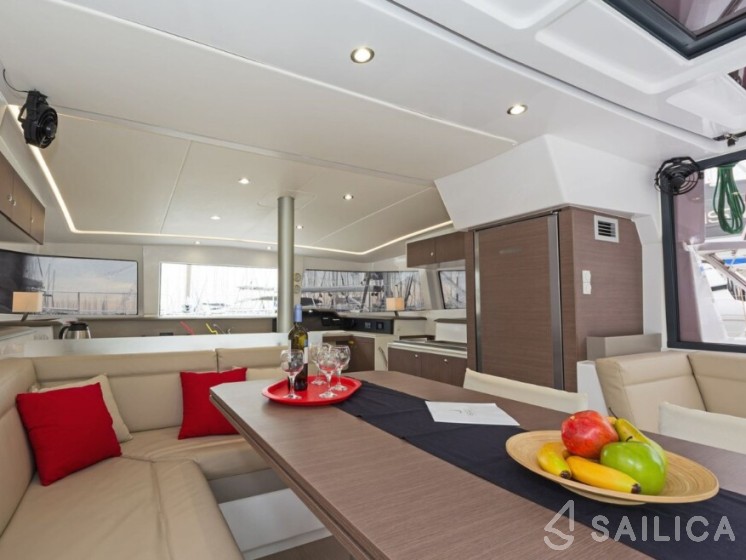 Bali 4.1 - Yacht Charter Sailica