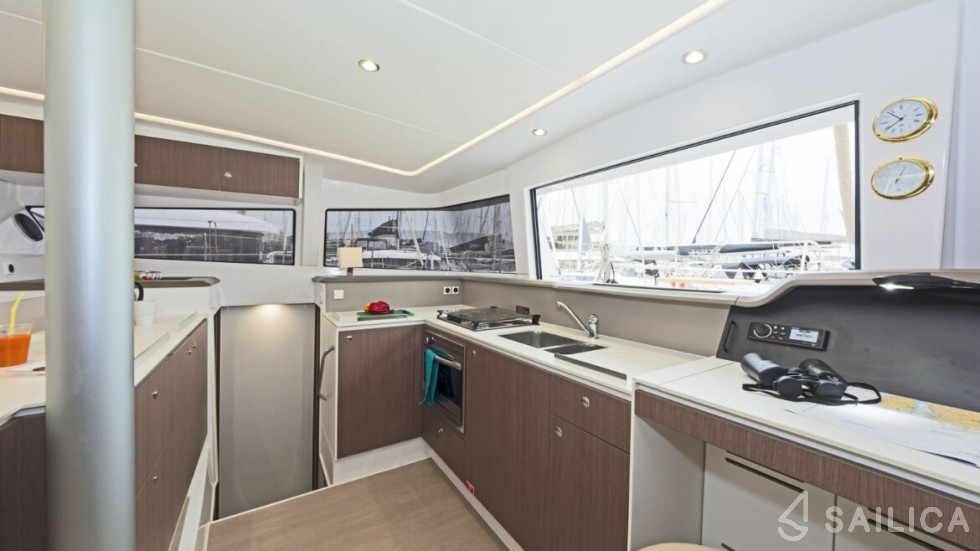 Bali 4.1 - Yacht Charter Sailica