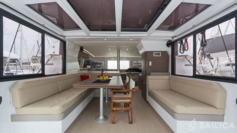 Bali 4.1 - Yacht Charter Sailica